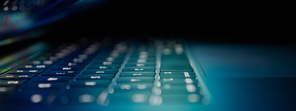 ��α����